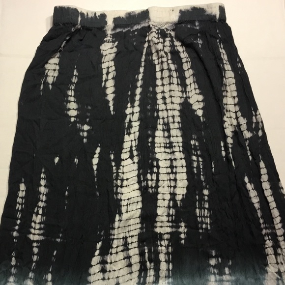 Forever 21 Dresses & Skirts - Forever 21 elastic summer long skirt